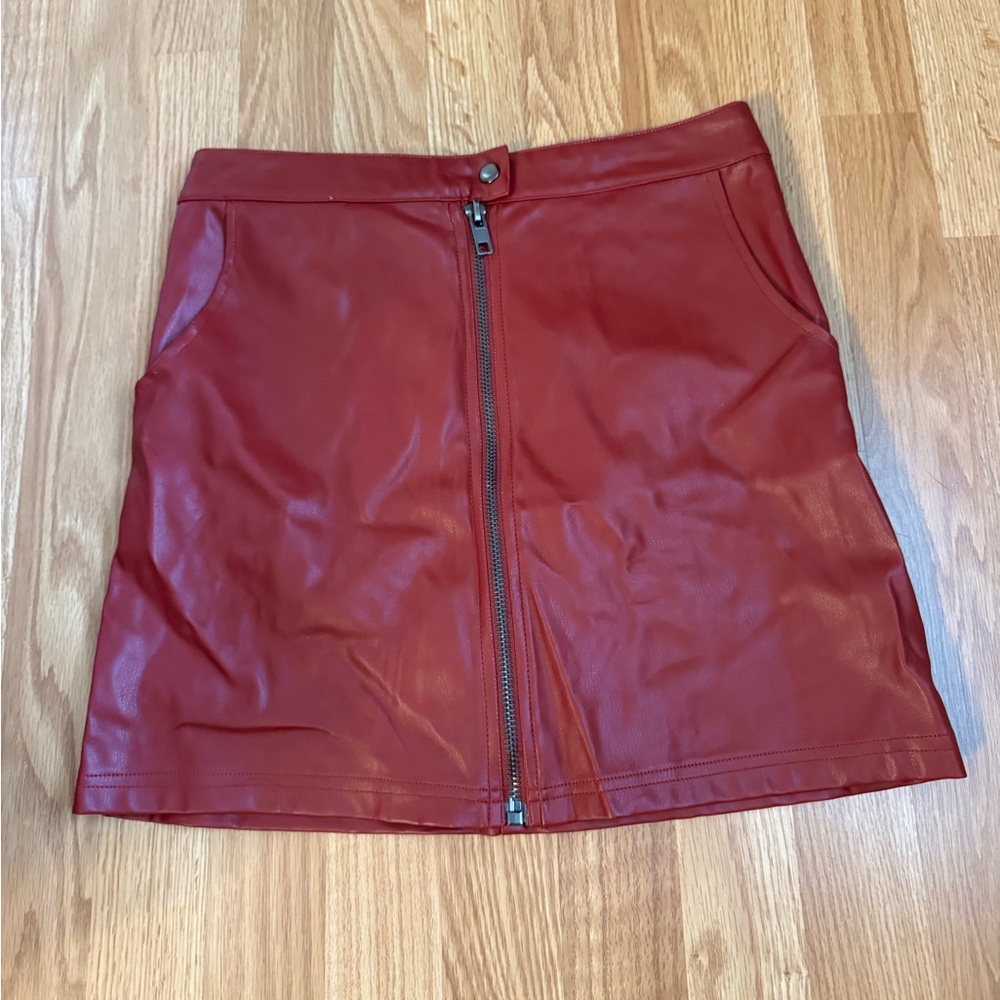 LA Hill Signature Women’s Red Faux Leather Mini Skirt Size Medium NWT